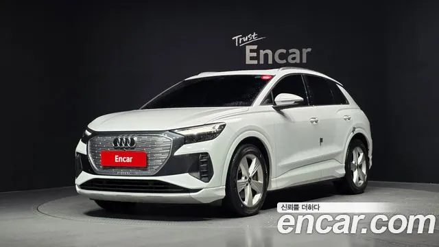 Audi Q4 e-tron — фото 1