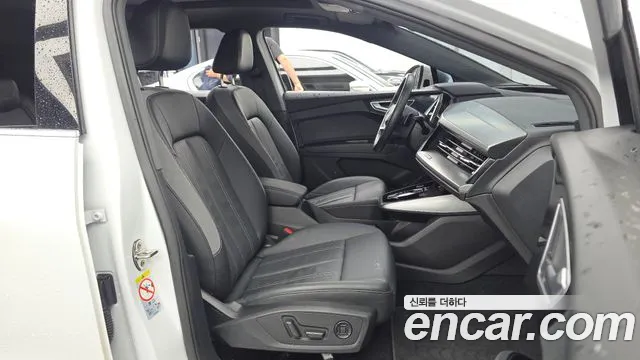 Audi Q4 e-tron — фото 11