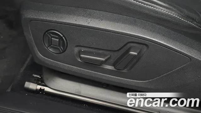 Audi Q4 e-tron — фото 18