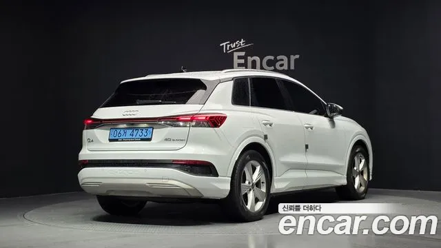 Audi Q4 e-tron — фото 2