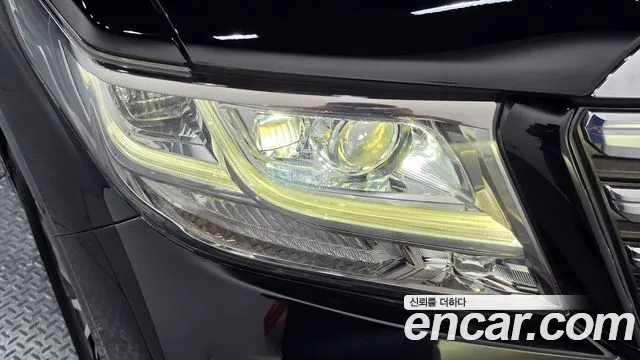 Toyota Alphard — фото 22