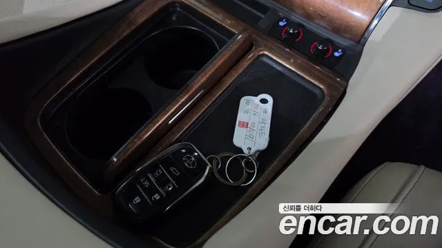 Toyota Alphard — фото 27