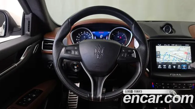 Maserati Ghibli — фото 13