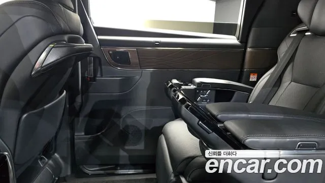Toyota Alphard — фото 25