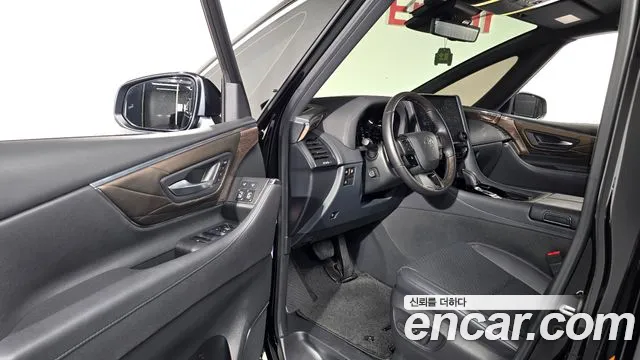Toyota Alphard — фото 10