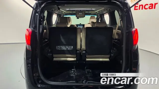 Toyota Alphard — фото 19