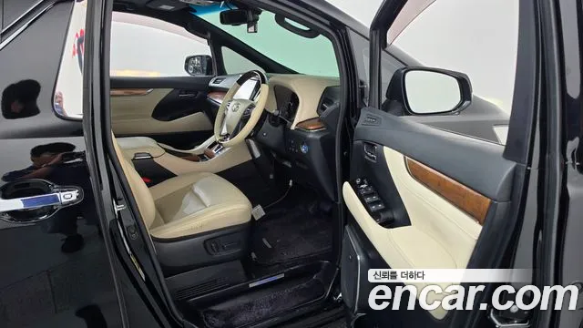 Toyota Alphard — фото 24
