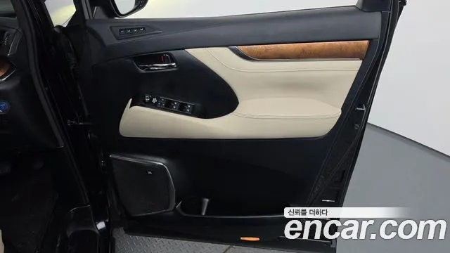 Toyota Alphard — фото 25