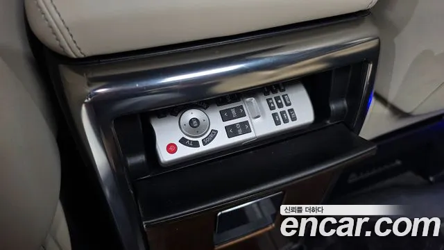Toyota Alphard — фото 32