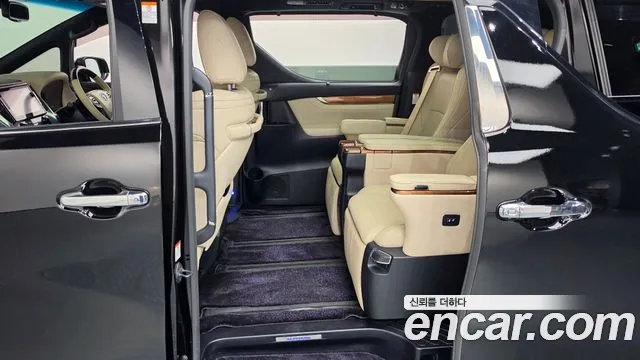 Toyota Alphard — фото 10