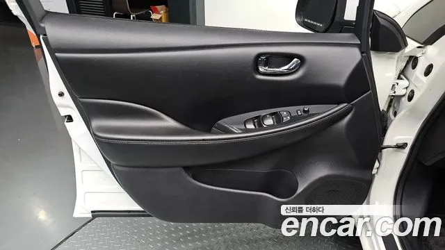 Nissan Leaf — фото 24