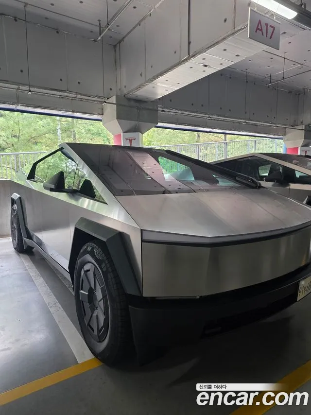 Tesla Cybertruck — фото 1