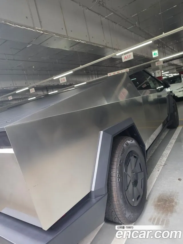 Tesla Cybertruck — фото 2