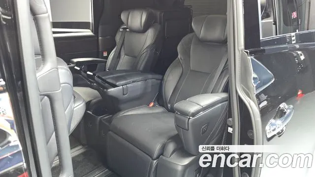 Toyota Alphard — фото 11