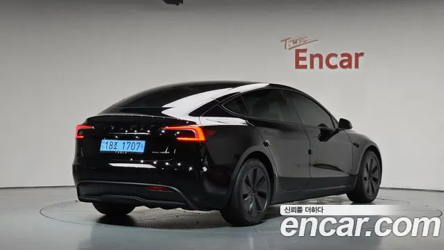 Tesla Model 3 — фото 1