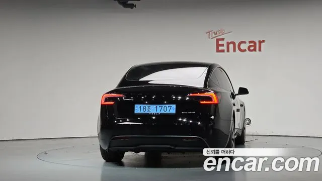 Tesla Model 3 — фото 3