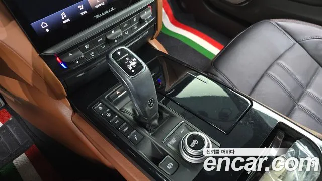 Maserati Quattroporte — фото 9