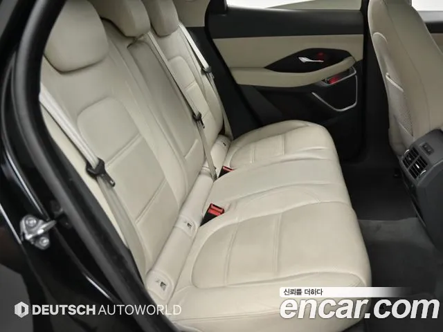 Jaguar E-PACE — фото 12
