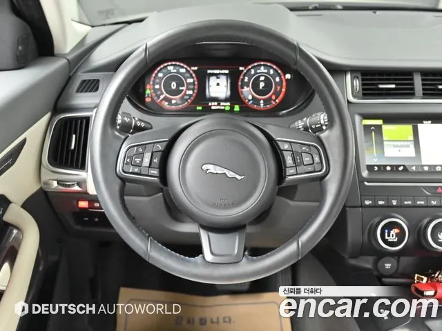Jaguar E-PACE — фото 13