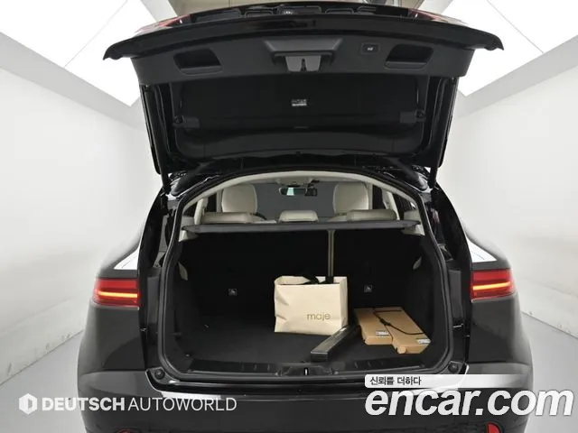 Jaguar E-PACE — фото 19
