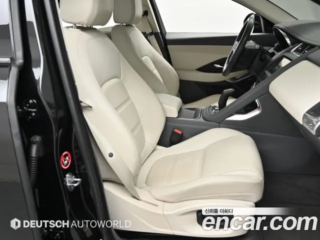 Jaguar E-PACE — фото 10