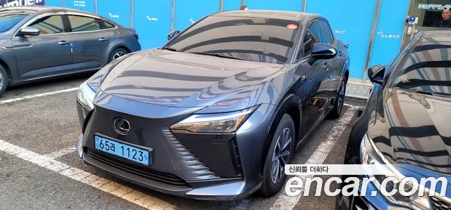 Lexus RZ — фото 1