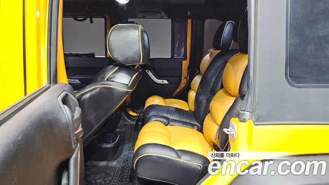 Jeep Wrangler — фото 12