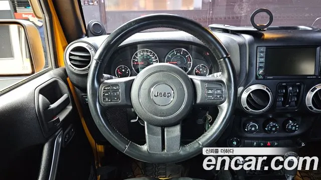 Jeep Wrangler — фото 13