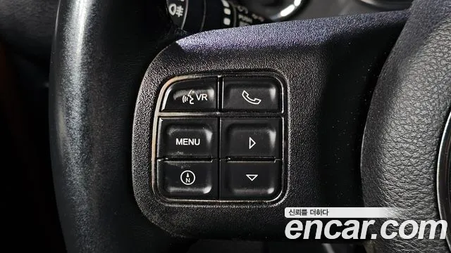 Jeep Wrangler — фото 15