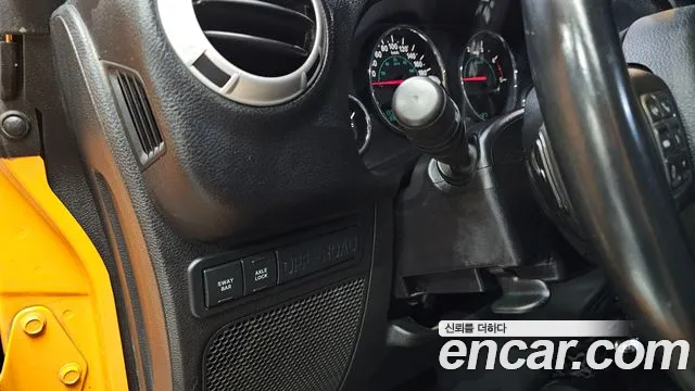 Jeep Wrangler — фото 18