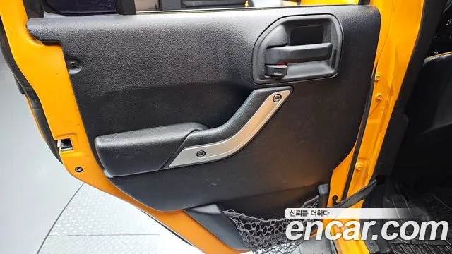 Jeep Wrangler — фото 24