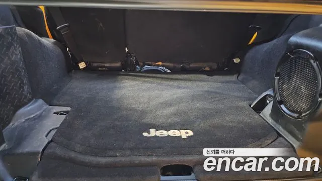 Jeep Wrangler — фото 29