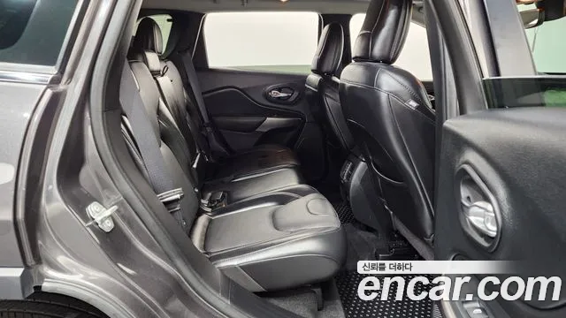 Jeep Cherokee — фото 11
