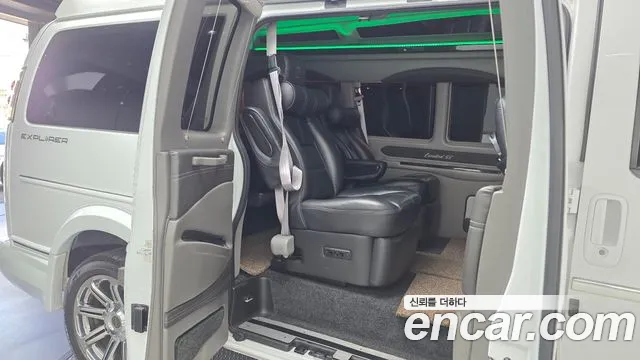 Chevrolet Express Van — фото 11