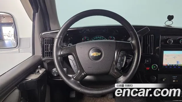Chevrolet Express Van — фото 12