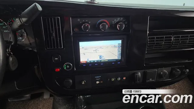 Chevrolet Express Van — фото 13