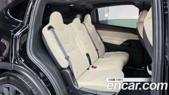 Tesla Model X — фото 11