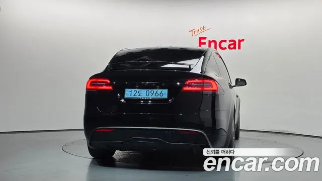 Tesla Model X — фото 4