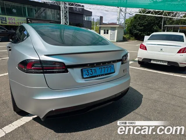 Tesla Model S — фото 5