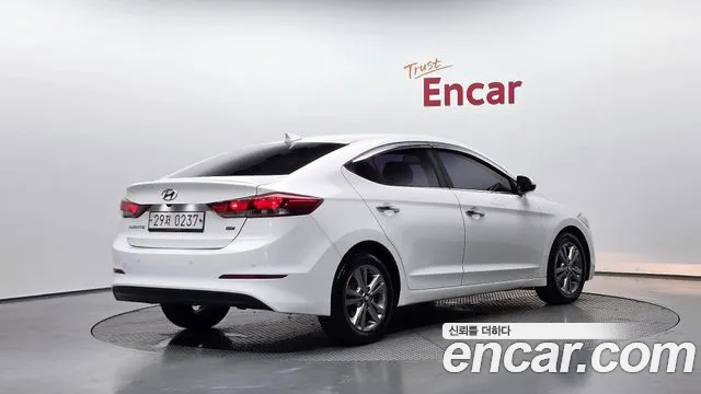 Hyundai Avante — фото 1