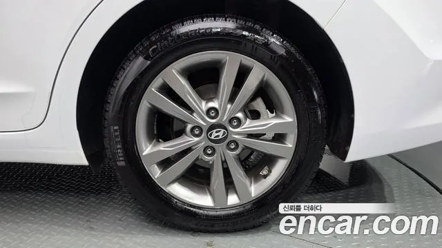 Hyundai Avante — фото 21