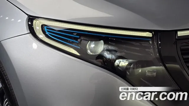 Mercedes-Benz EQC — фото 23
