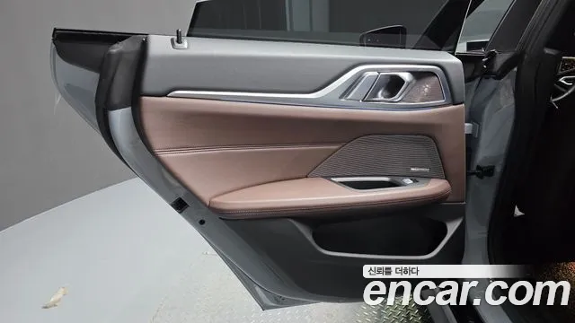 BMW i4 — фото 25