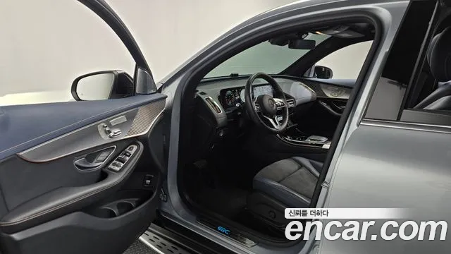 Mercedes-Benz EQC — фото 10