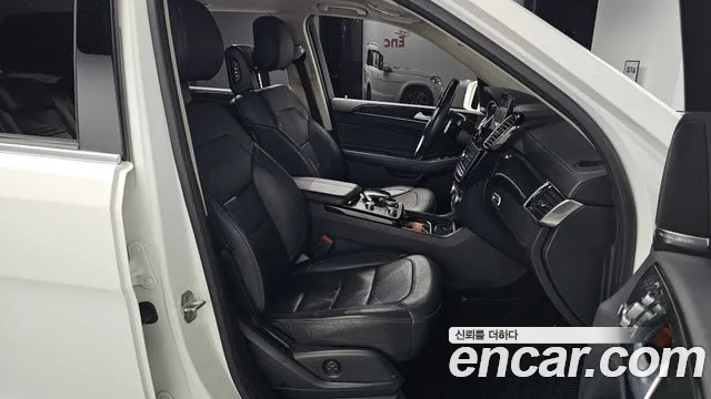 Mercedes-Benz GLS-Class — фото 12