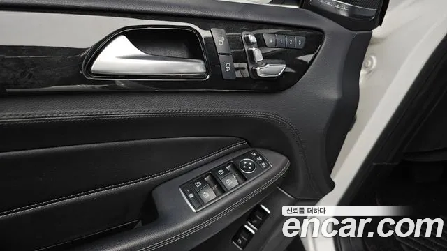 Mercedes-Benz GLS-Class — фото 30