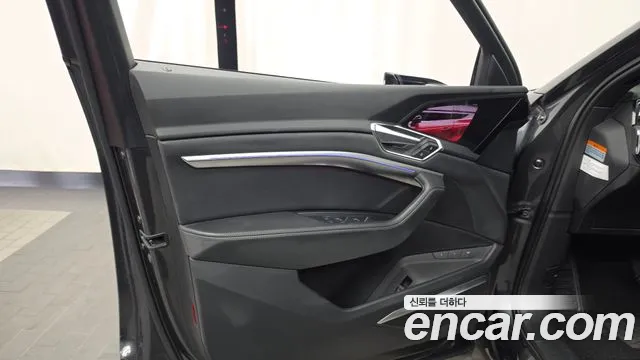 Audi e-tron — фото 24