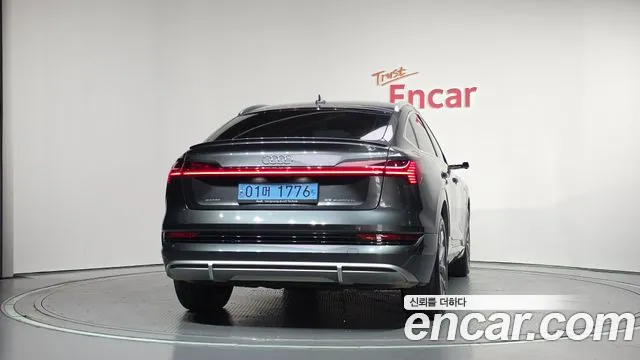 Audi e-tron — фото 4