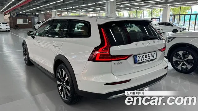 Volvo V60 — фото 18