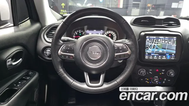 Jeep Renegade — фото 13